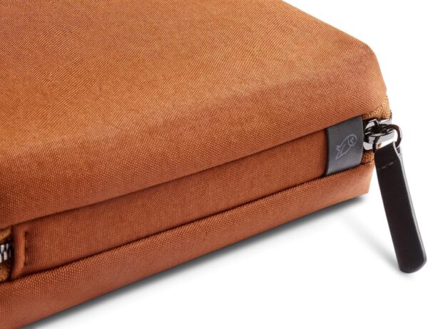 71Ll0jBpNgL._AC_SL1200_.jpg Bellroy Tech Kit Compact (Tech Accessories Organizer, Zipper Pouch) - Bronze