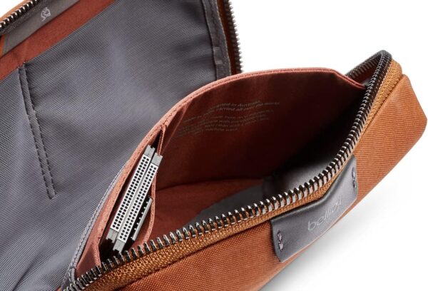 71NNFUqtaTL._AC_SL1200_.jpg Bellroy Tech Kit Compact (Tech Accessories Organizer, Zipper Pouch) - Bronze